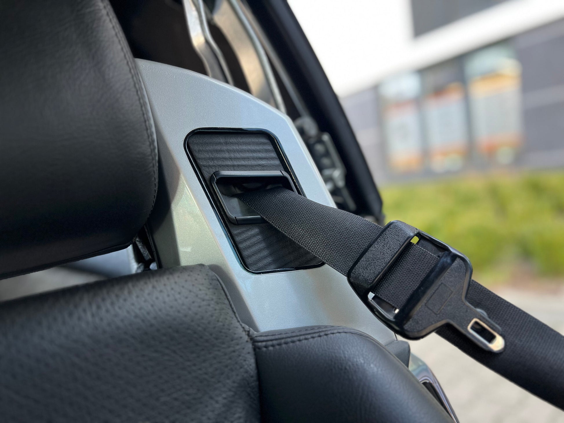 Mercedes R129 Seat Belt Abdeckung links/rechts WIth Leather Strip A1299101739 / A1299101839