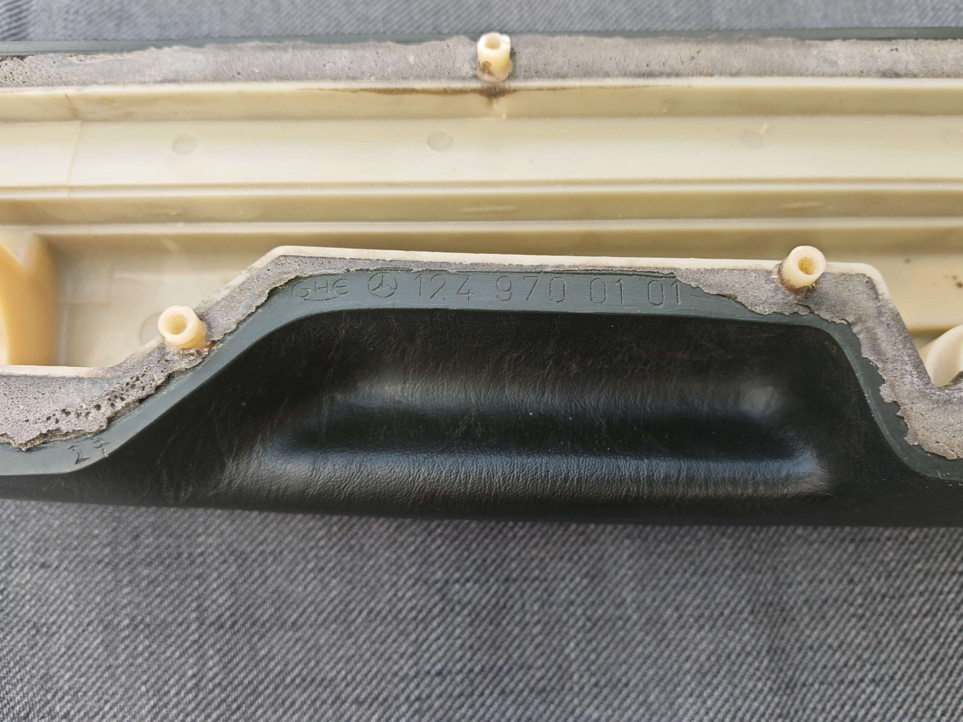 Mercedes W124 Armrest Repair Kit Front Left And Right Gray A1249700101 / A1249701201