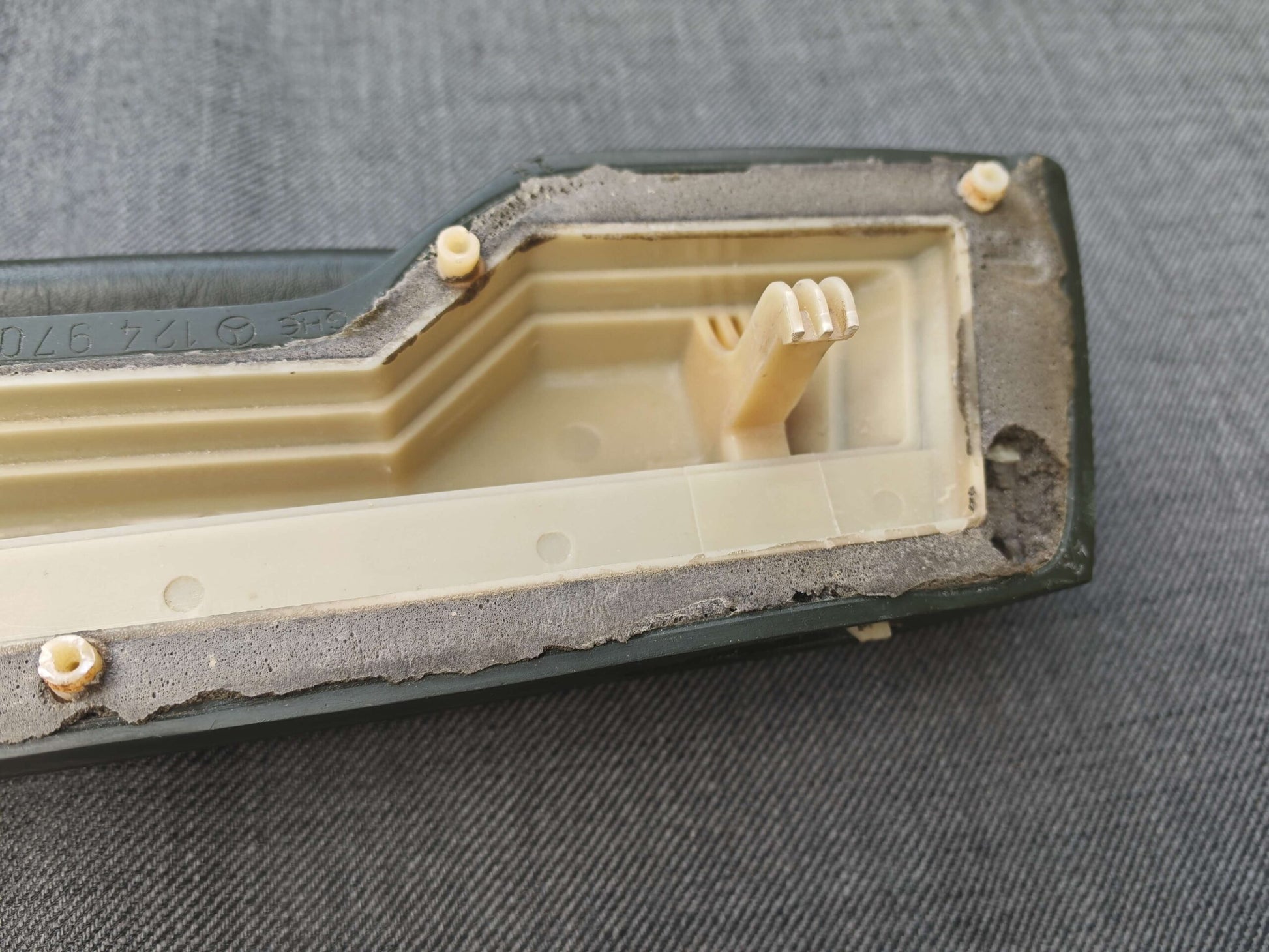 Mercedes W124 Armrest Repair Kit Front Left And Right Gray A1249700101 / A1249701201