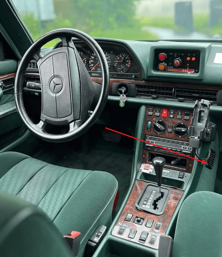 Mercedes W126 Guard Police Government Edition Additional Speaker Abdeckung Lower Dashboard